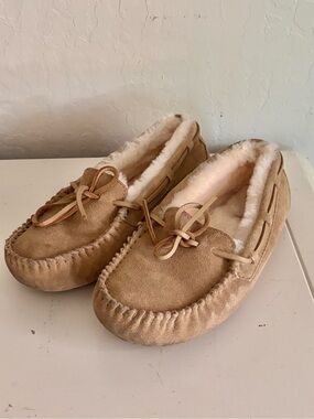 Quince Australian Shearling Moccasin Slippers in Tan Suede, Sz 9
